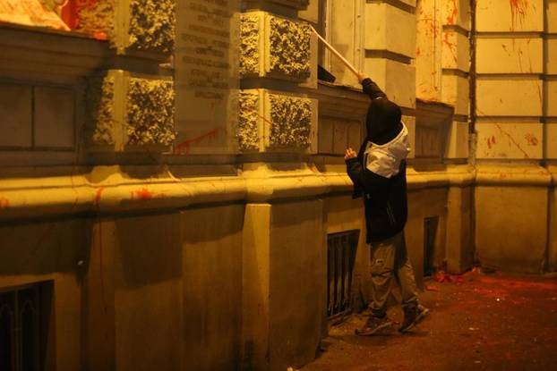 Nekoliko tisuća ljudi na prosvjedu u Novom Sadu