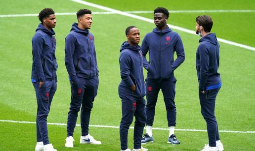 Englezi ponudili trojici igrača da tuže rasiste: Imaju svoj razlog...