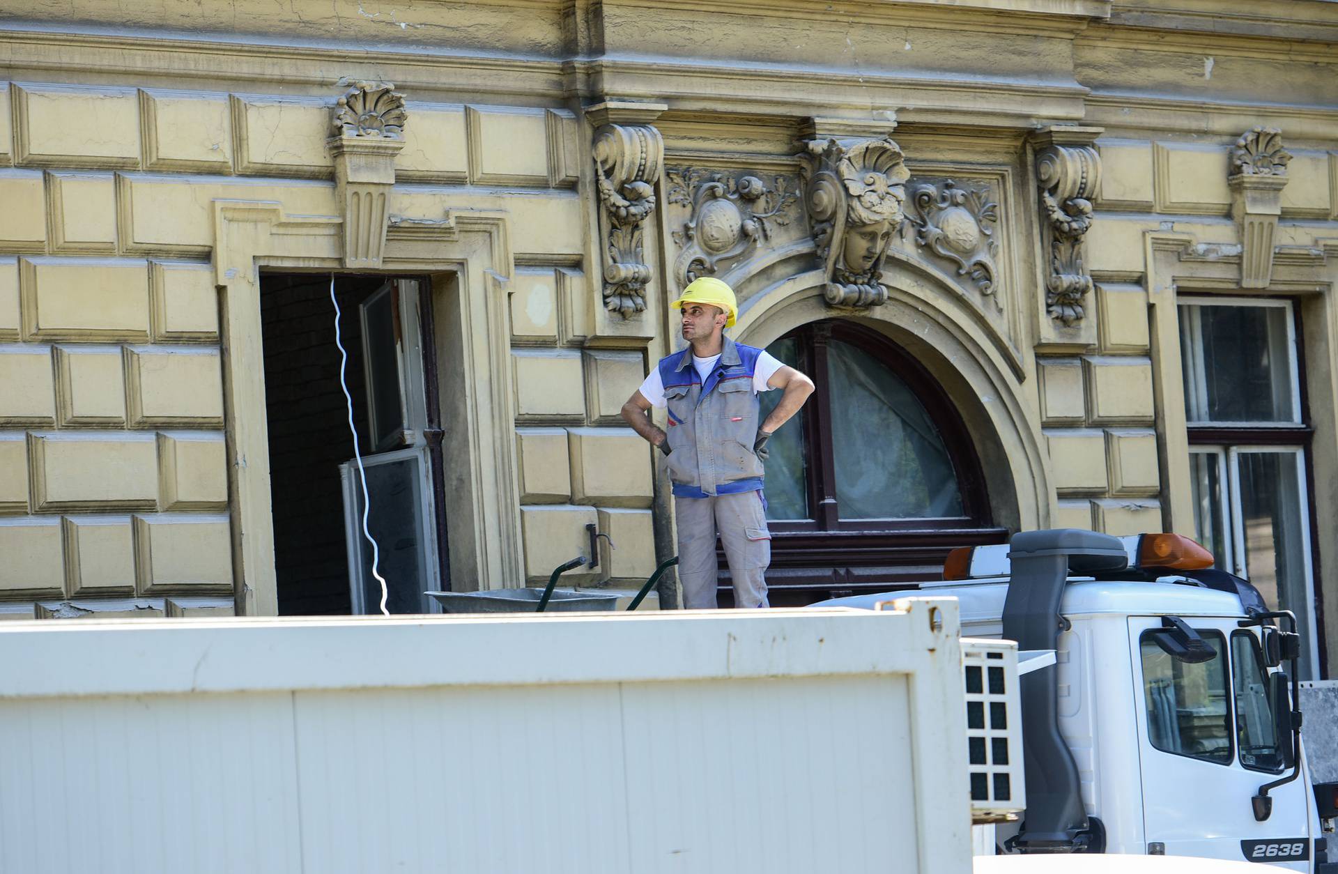 Zagreb: Prilikom radova na zgradi na Zrinjevcu radnik je ozlijeđen u eksploziji