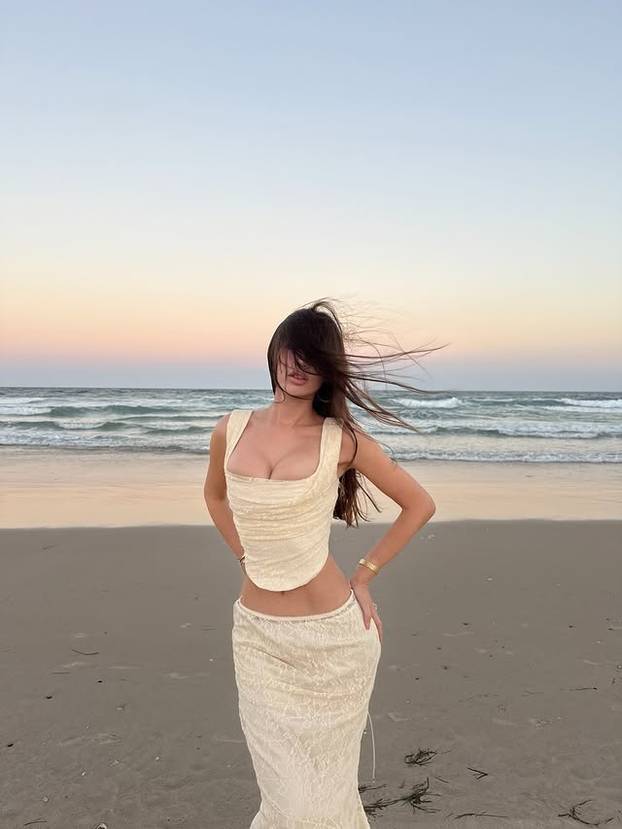 FOTO 'Nije lako imati velike grudi – žene su ljubomorne i ostavljaju zlobne komentare'