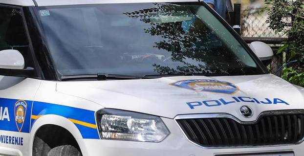 FOTO Ovo  je zaplijenila policija u Slavoniji. I oni iznenađeni! Tu su hrpa oružja, kokain, novac...