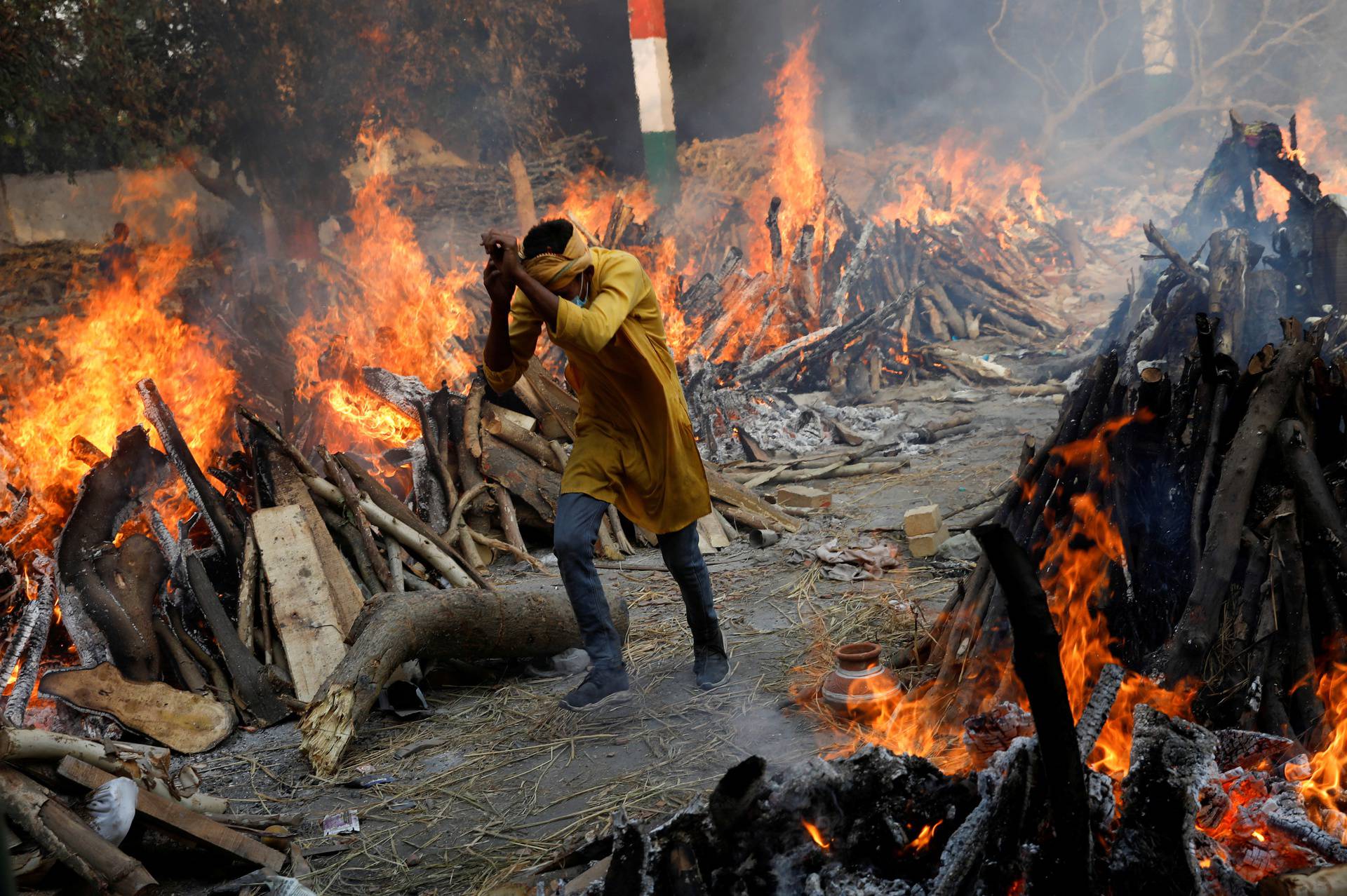 Mass cremation of those who died from COVID-19, at a crematorium in New Delhi