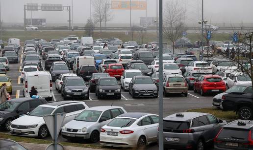 FOTO Pogledajte gu&zcaron;ve oko Arene prije Thompsonovog zagreba&ccaron;kog koncerta
