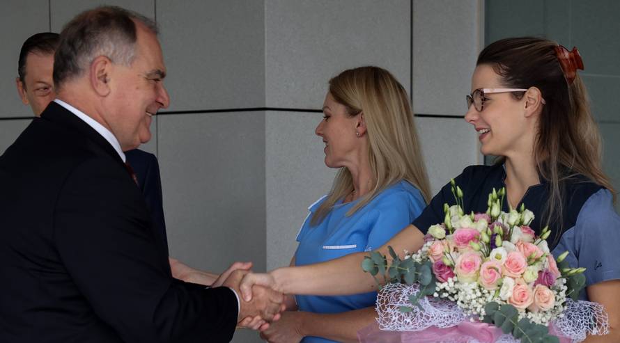 Prve bebe rođene u Splitu, stigle blizanke rođene u različitim godinama 