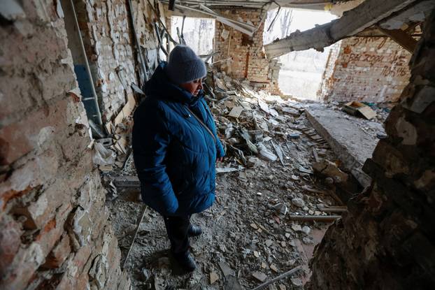 People of war-torn towns in Ukraine's Donetsk region aim to rebuild lives