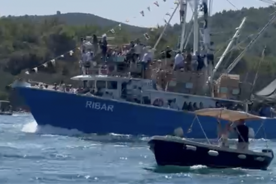 Plovne procesije brodova s Ugljana