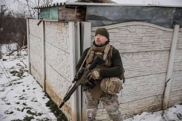 FOTO Ovako izgledaju ulice u Ukrajini: 'Jedino ispod mreže možemo doći do trgovine'