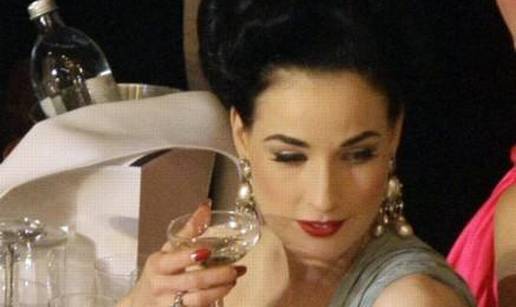 Seksi Dita von Teese i nogometaši na Opera balu