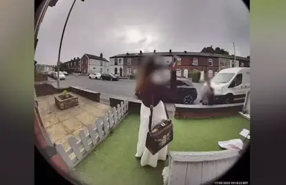 Obitelj bijesna jer žene poziraju za selfie ispred kuće žrtve (19) ubojstva: 'Odvratno i bizarno!'