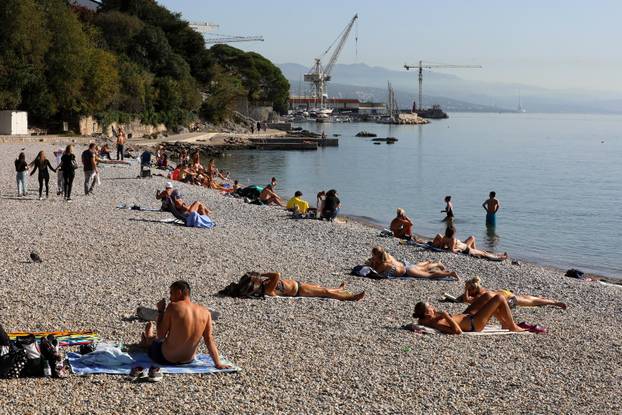 Rijeka: Gradska plaža na Kantridi puna je kupača