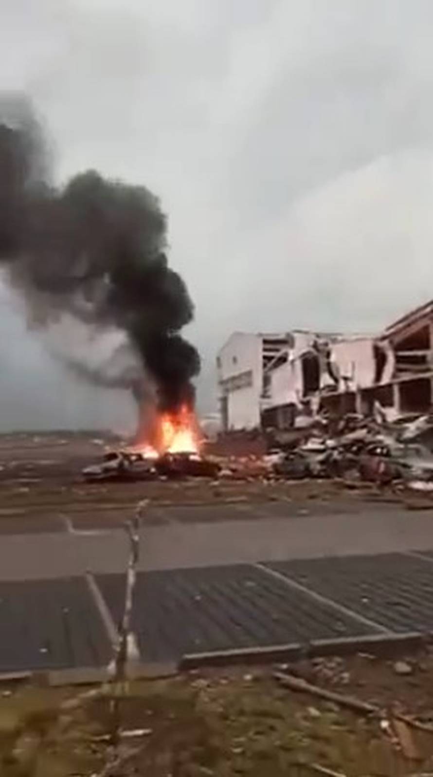 Tornado ostavio pustoš, ljudi hodaju po ruševinama: 'Nikad u životu se nisam toliko bojao'