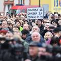Građani na Trgu Republike u znak podrške kirurzima: 'I naš tata je dao otkaz zbog mobinga'