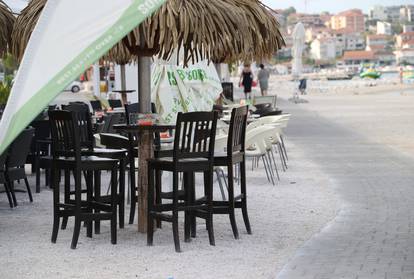 Plaža u Okrugu Gornjem prije samo nekoliko dana bila je puna turista