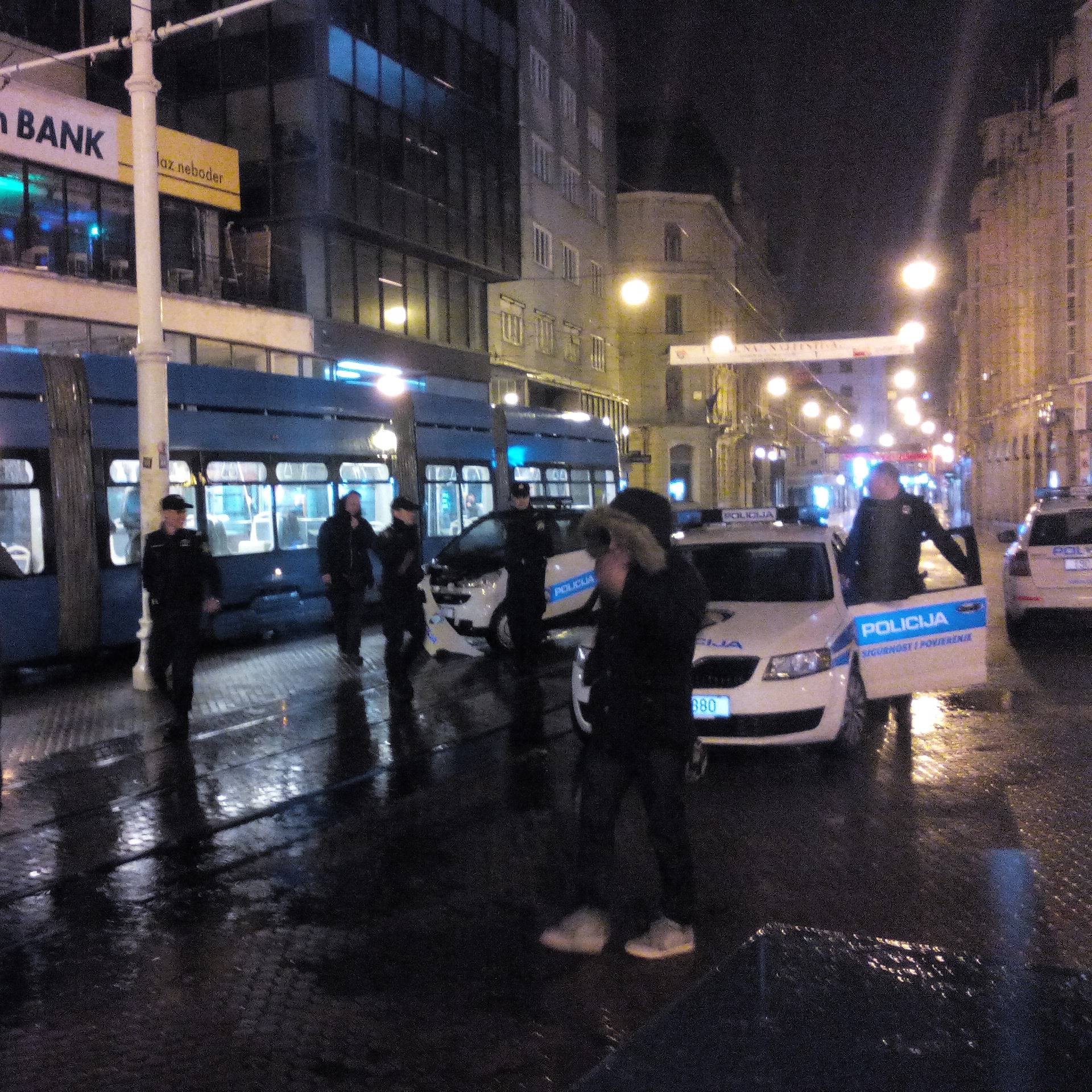 U centru Zagreba: Policijski Smart sudario se s tramvajem