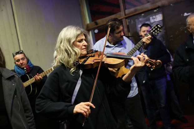 Suze i pjesma u Sarajevu u čast Halidu Bešliću 