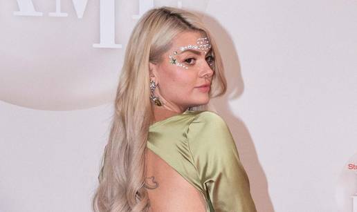 FOTO Dame, gdje su vam gaćice nestale? Njihove haljine otkrile su (skoro) sve! Pogledajte ih...