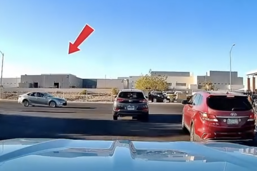 Heroj za&scaron;titio majku i dvoje djece od prebrze vo&zcaron;nje automobila