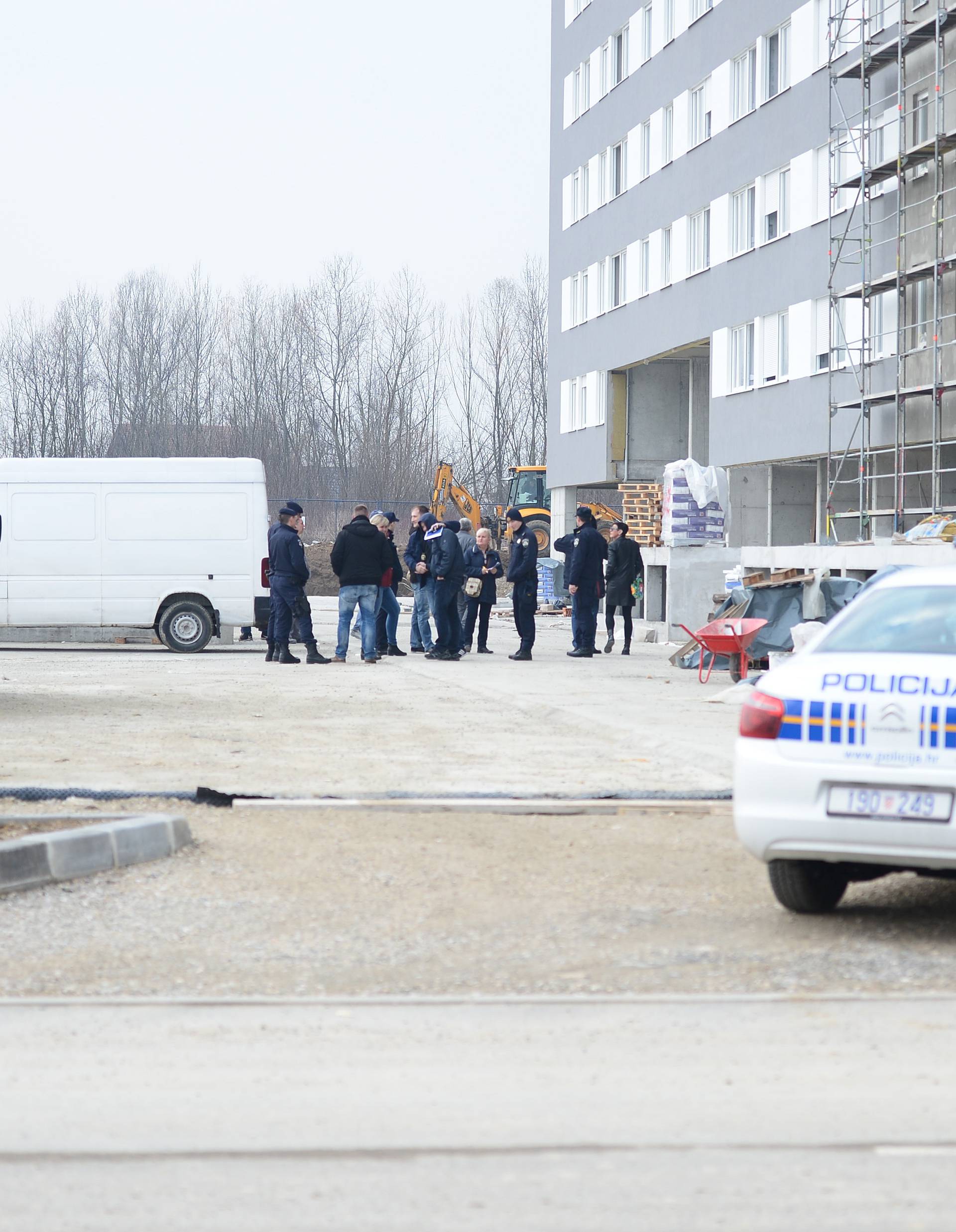 Policija 'upala' na gradilište u Podbrežju: Kontrola stranaca?