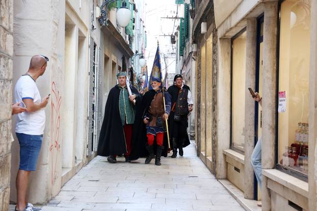 Šibenik: Nakon mimohoda otvoren je 16. Sajam u srednjovjekovnom Šibeniku
