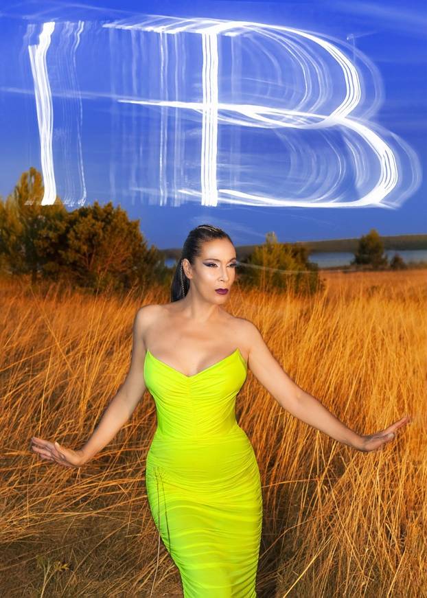 Prva je govorila o povećanju grudi, a danas Ivana Banfić uživa daleko od gradske buke