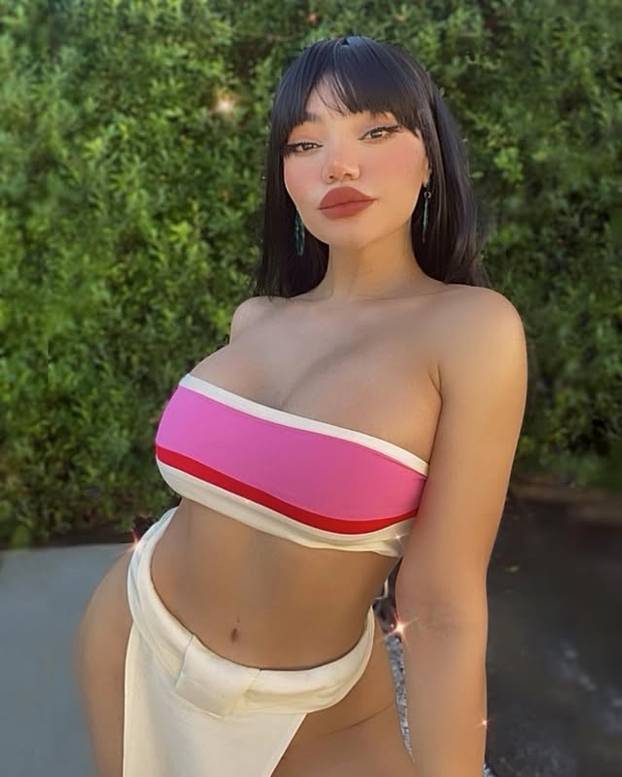 FOTO Evo zašto svi vole gledati dok Jessica vježba: 'Poze kakve ja radim  još niste vidjeli...'