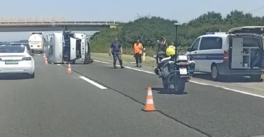 VIDEO Kamper se prevrnuo kod Jastrebarskog prema Zagrebu, kolona je preko 10 kilometara!