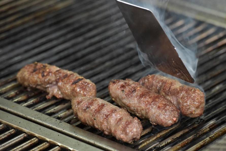 Državni inspektorat s tržišta povlači ćevape zbog bakterije, mogu biti štetni za zdravlje