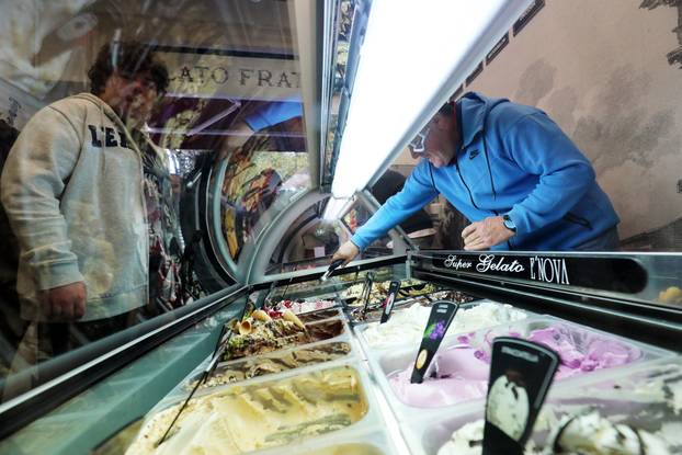 U povodu kraja turističke sezone, pulska slastičarnica nudi svima besplatan sladoled