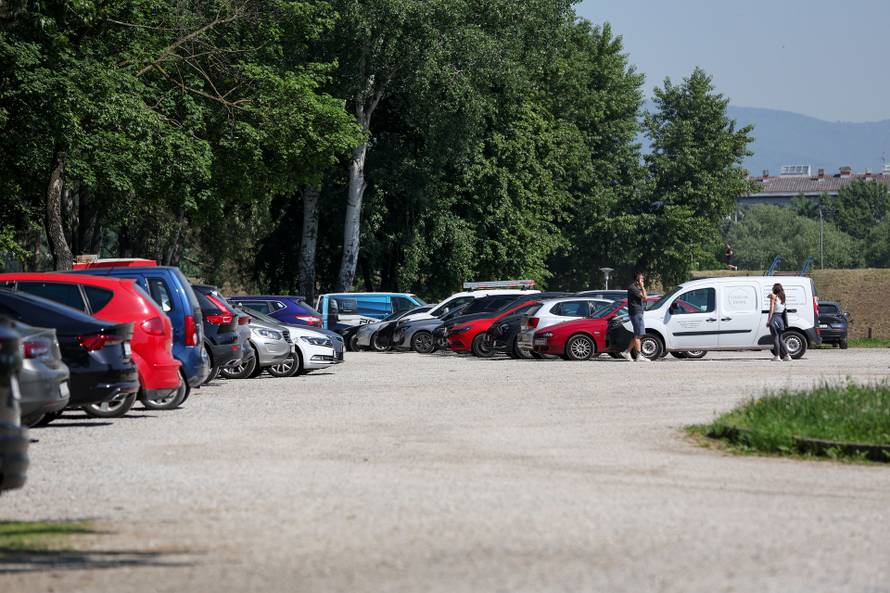 Zagreb: Građani i na Bundeku uz roštilj slave praznik rada 