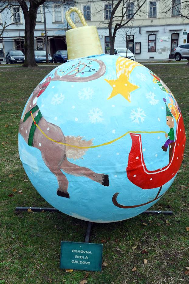 Sisak: Šetnica uz Kupu ukrašena kuglicama koju su izradila djeca