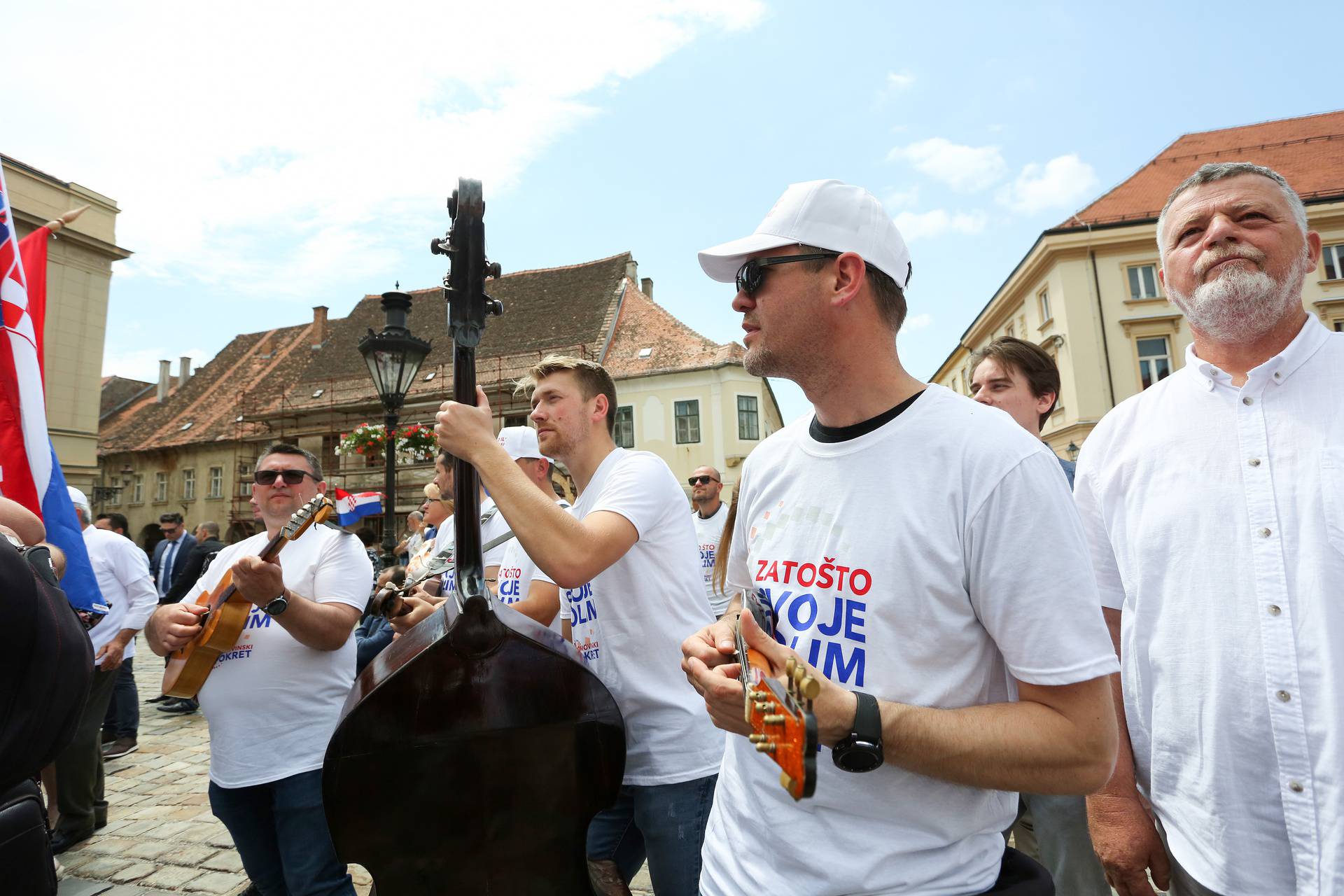 Škoro predao liste, stigao je s tamburašima na Markov trg: 'Ovo će biti prva i jedina opcija'