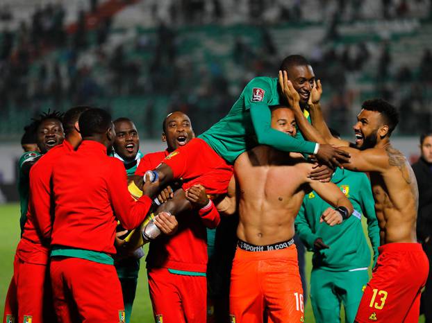 Football - Qatar 2022 FIFA World Cup Qualifier - Algeria v Cameroon - Mustapha Tchaker Stadium - Bilda - Algeria