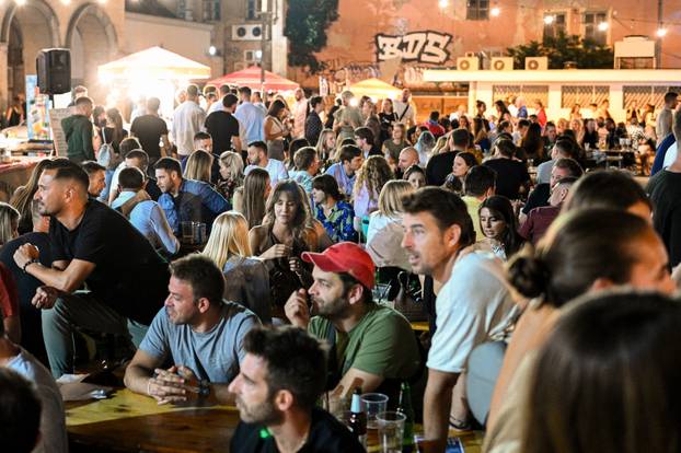 Zagreb: PLACe market na tržnici Dolac posjetili brojni Zagrepčani