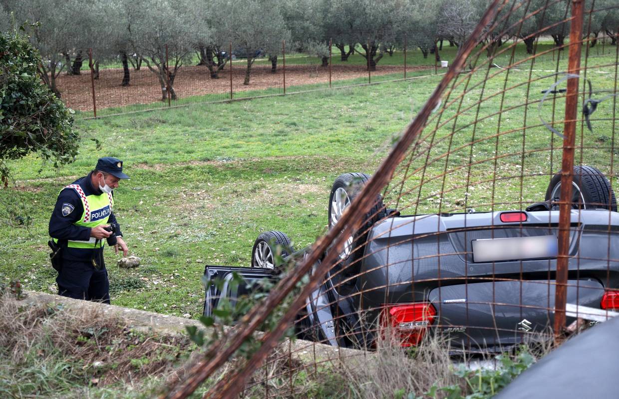 Prometna nesreća kod Šibenika: Vozač sletio s ceste kraj Vrpolja, ima teške ozljede i u bolnici je