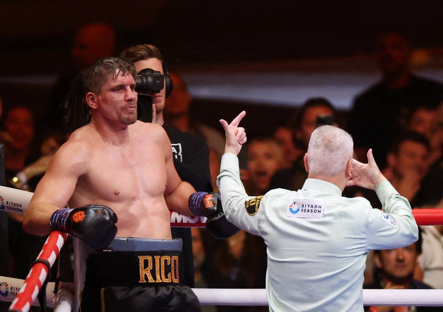 Oleksandr Usyk v Rico Verhoeven - WBC Heavyweight Title