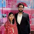 Nobelovka Malala fotkala se u Barbie kutiji pa se našalila sa suprugom: 'On je samo Ken...'