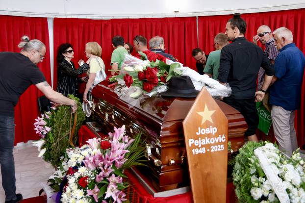 Sprovod glumca Josipa Pejakovića u Sarajevu