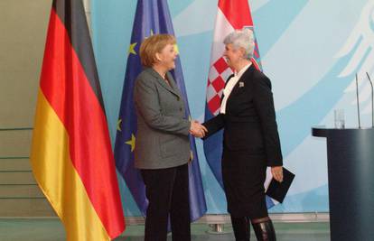 Pravi peh: Merkel je otišla po nagradu, a Kosor na summit