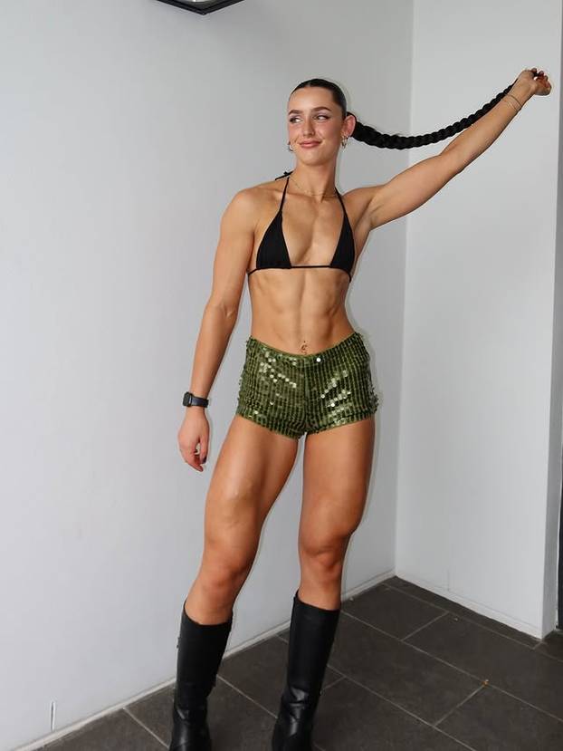 FOTO Tijelo joj je spektakl i nema ni grama masti: Ovako izgleda savršena trenerica!