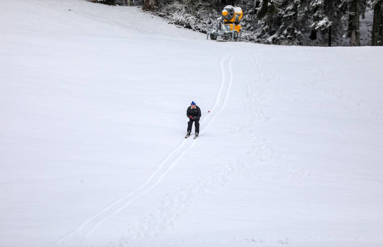 U Hrvatskoj za vikend otvaraju 4 skijališta: Pogledajte cijene