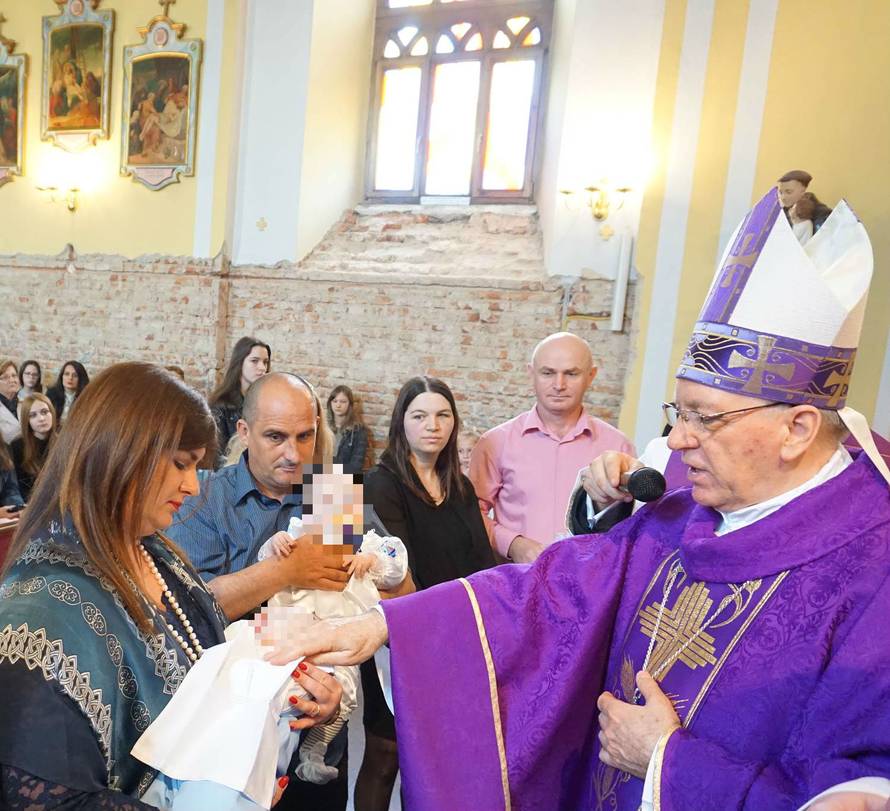 Dan nakon prometne ministrica Žalac je bila kuma na krštenju!