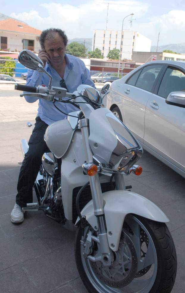 Split: Željko Kerum pokazao svoje bikerske sposobnosti na novom Suzukiju