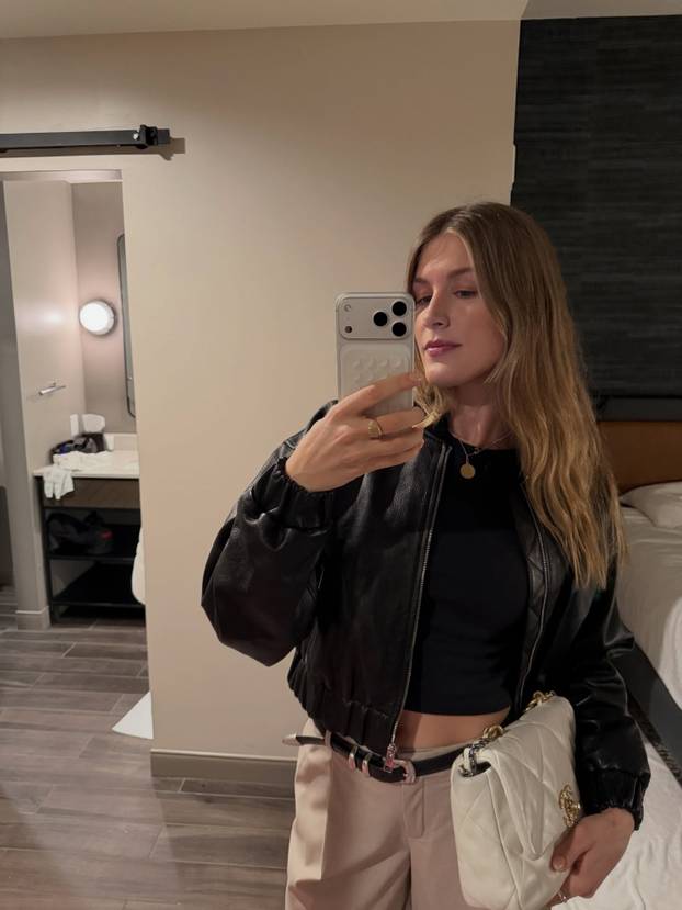 FOTO S 31 godinom oprostila se od tenisa, a zbog obrijane glave izgubila je vrijedno sponzorstvo