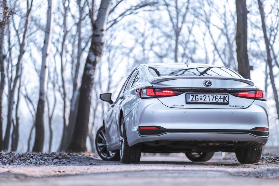 Lexus ES je drugačije, japansko shvaćanje premium limuzine