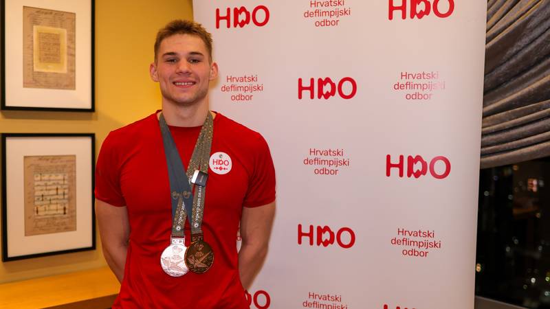 Hrvatski plivač osvojio drugu medalju na Igrama u dva dana