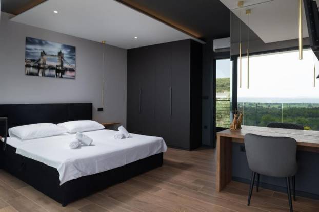 FOTO To je san snova za svakog muškarca! 'Vatreni' je izgradio vilu koja ima nogometni teren