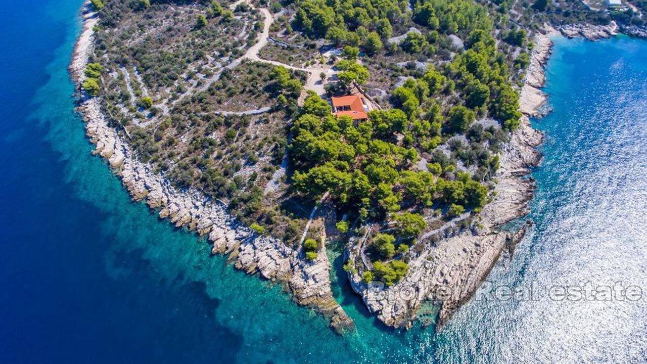 Sami na otoku blizu Kornata: Imanje s kamenom kućom se prodaje za 3,5 milijuna eura...