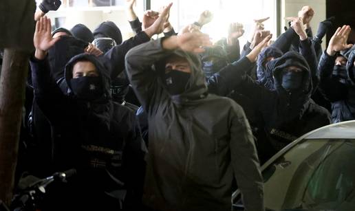 FOTO Policija morala reagirati na Danima srpske kulture u Zagrebu! Stigli maskirani tipovi