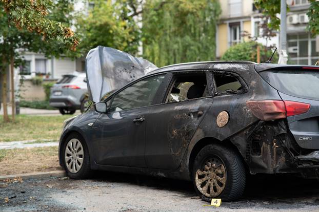 Zagreb: Usred noći izgorio automobil