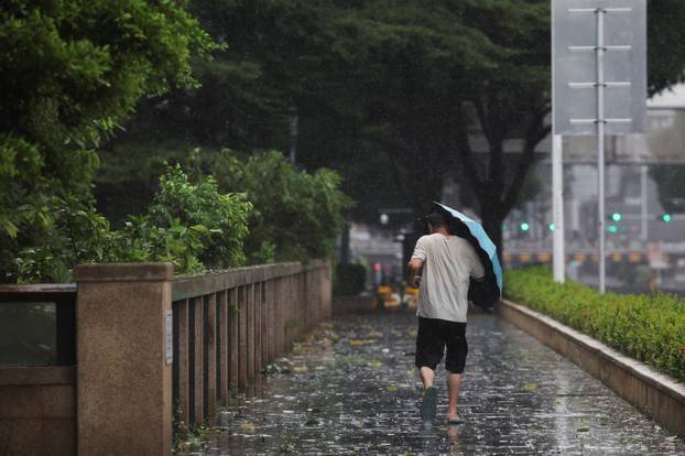 Super Typhoon Ragasa approaches in Shenzhen